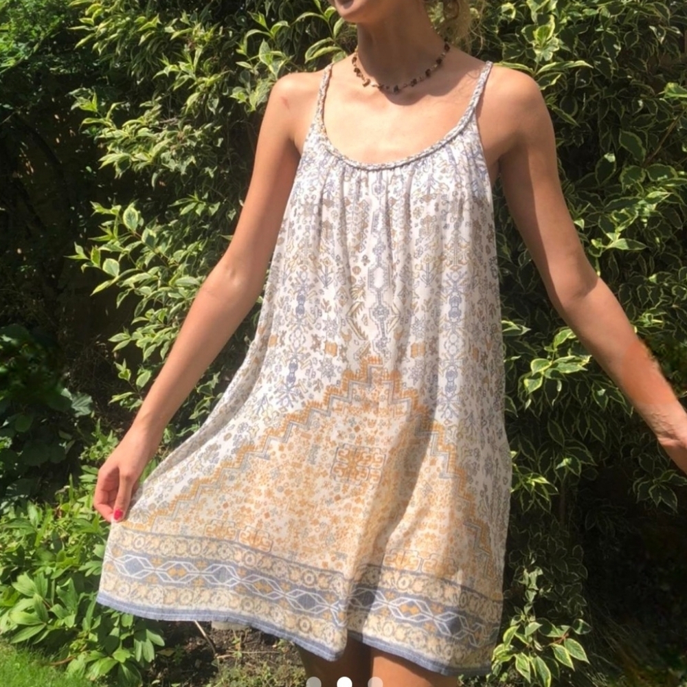 Hollister White and Blue Patterned Fabric
